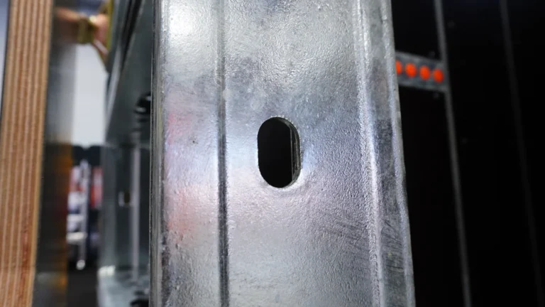 bauframe przelot na ściag bliski kadr_edited