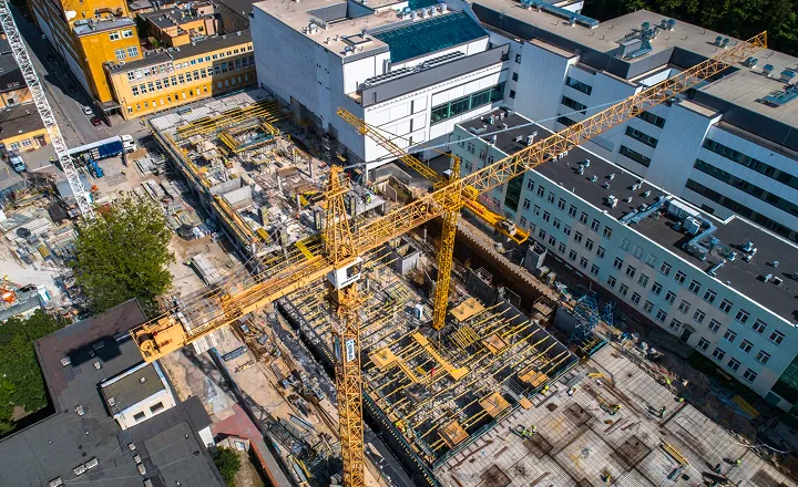 Wynajem i sprzedaż żurawi wieżowych